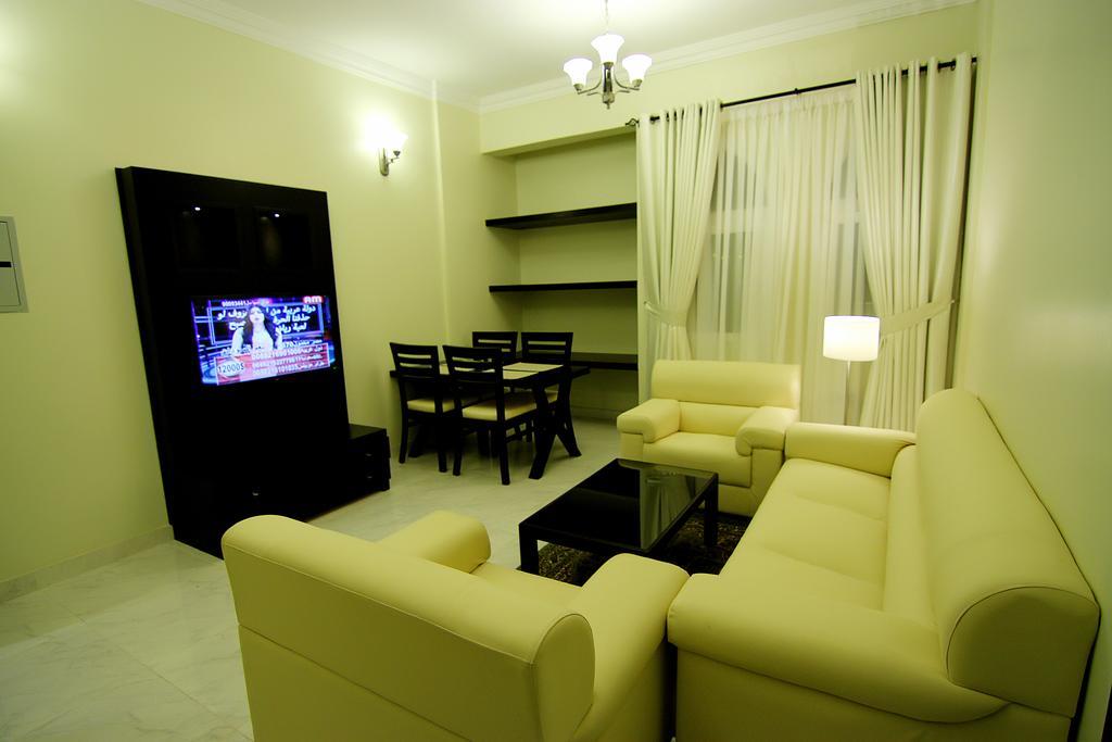 Remas Hotel Suites - Al Khoudh, Seeb, Muscat Ruang foto